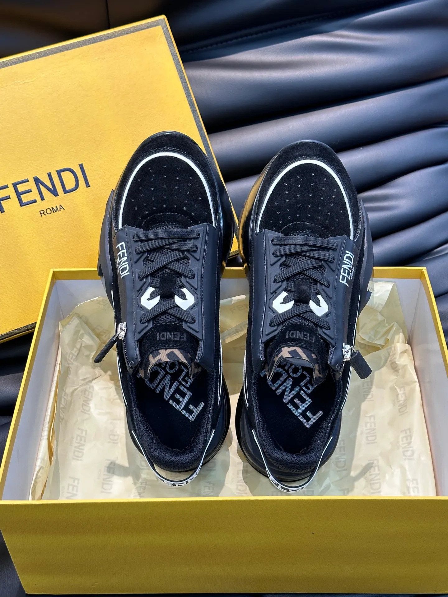 Men's shoes 💰p560 "Fend*" new men's casual sports shoes, equipped with elastic straps, side zippers, and corrugated soles engraved with F. Embossed Fendi Flow lettering on the heel. Made of technical fabric and a mix of blue and suede. Decorated with Lycra® details. FF graphic tongue. Ultra-light and wear-resistant EVA sole. Size: 38-44